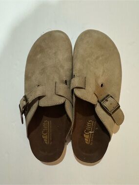 Cliffs by WHITE MOUNTAIN Kids Suede Buckle Clogs in Tan